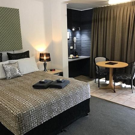 Central Motel Gin Gin Экстерьер фото