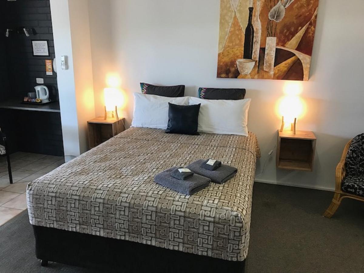 Central Motel Gin Gin Экстерьер фото
