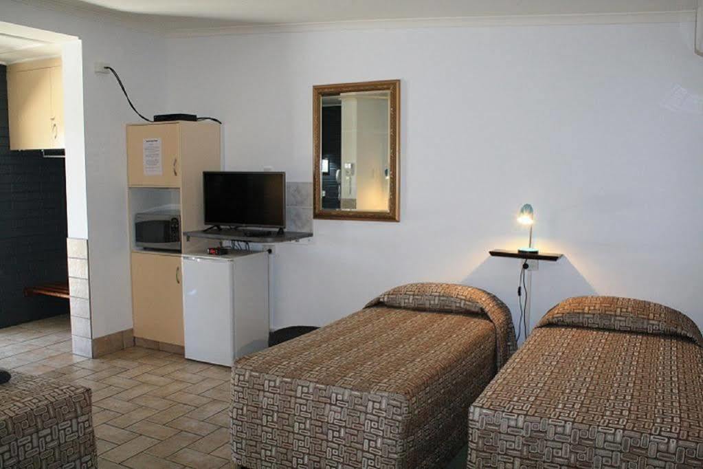 Central Motel Gin Gin Экстерьер фото