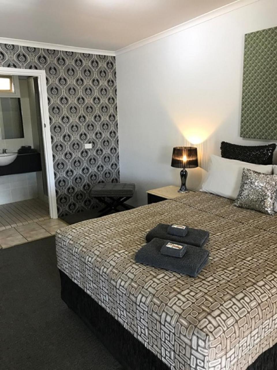 Central Motel Gin Gin Экстерьер фото