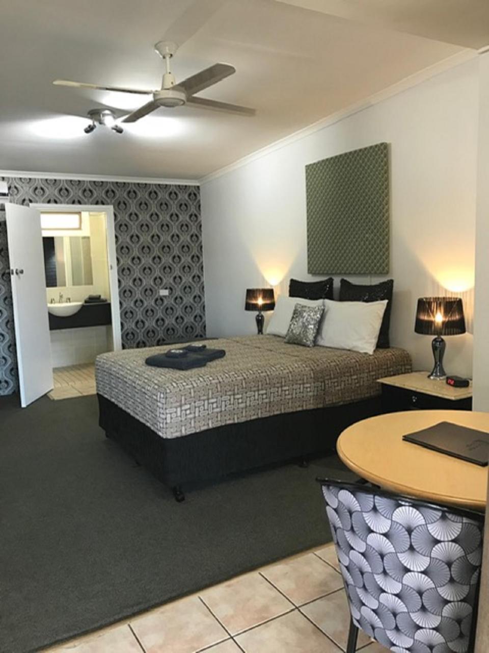 Central Motel Gin Gin Экстерьер фото